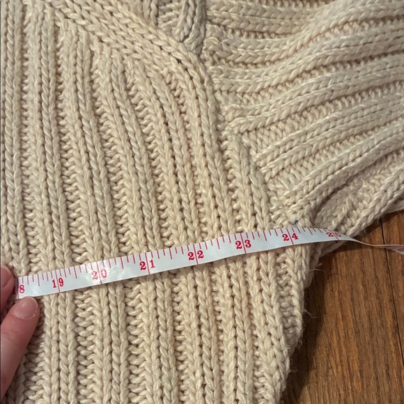 Lavon Cozy Cream Wool Ribbed Turtleneck Sweater - Picture 6 of 9